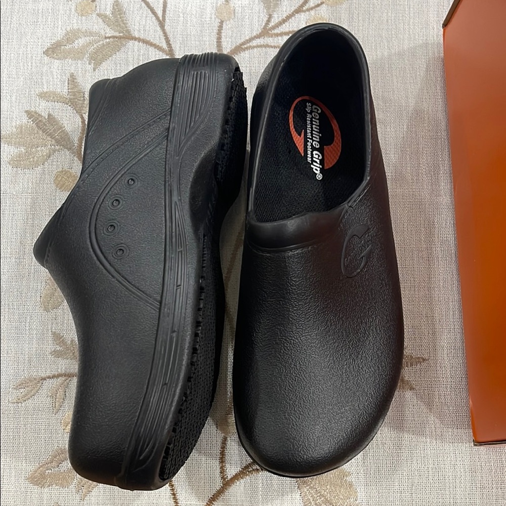 Casual Clogs for women; gardening restaurant nurse!